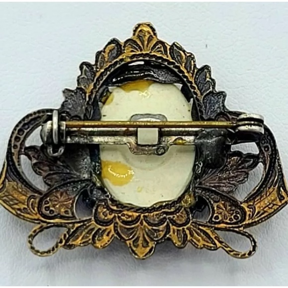 Hand Painted Pink Rose On Porcelain Broach (Antique, Unique, Mid-Century) - Picture 2 of 5